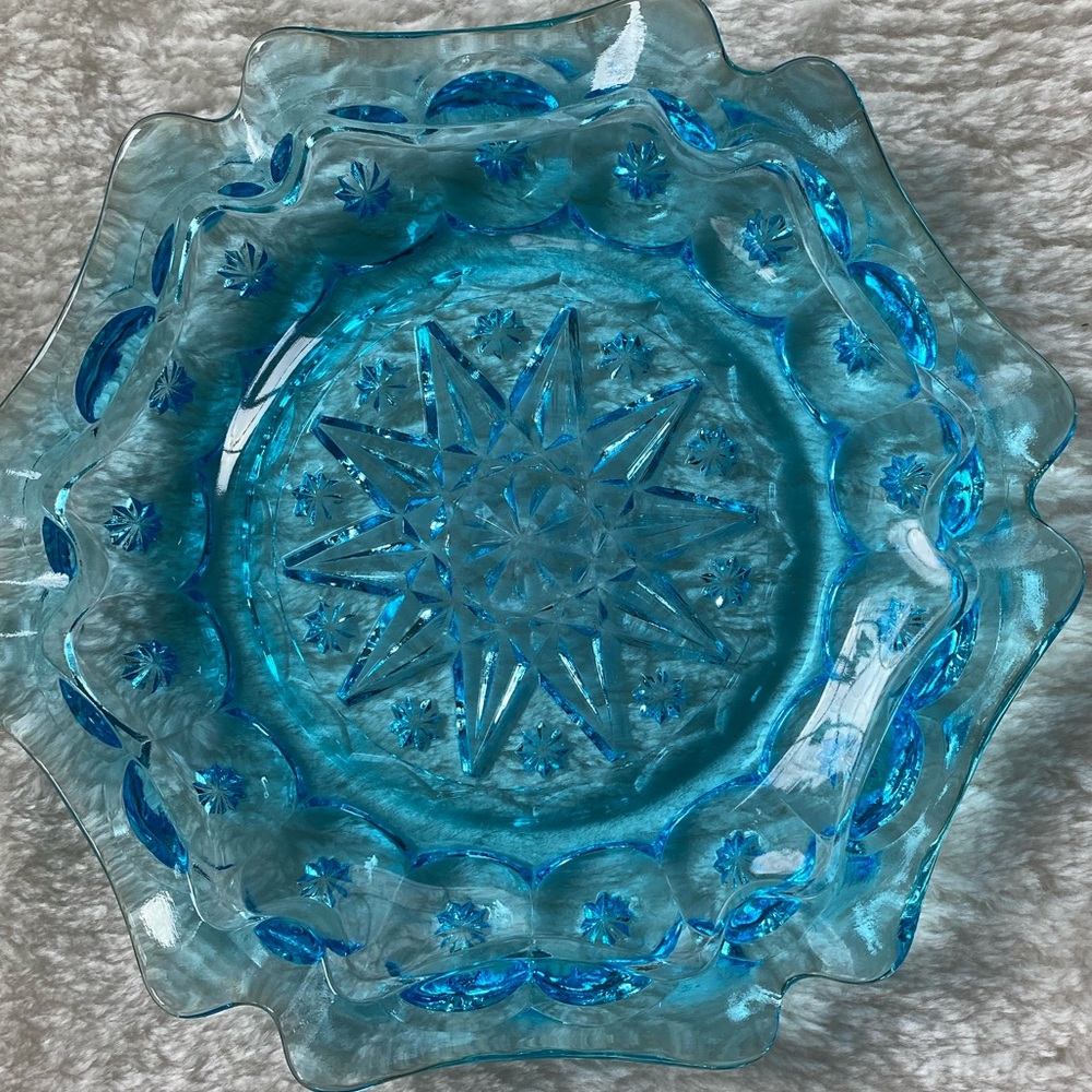 VINTAGE glass ashtray aqua 8-1/2” round